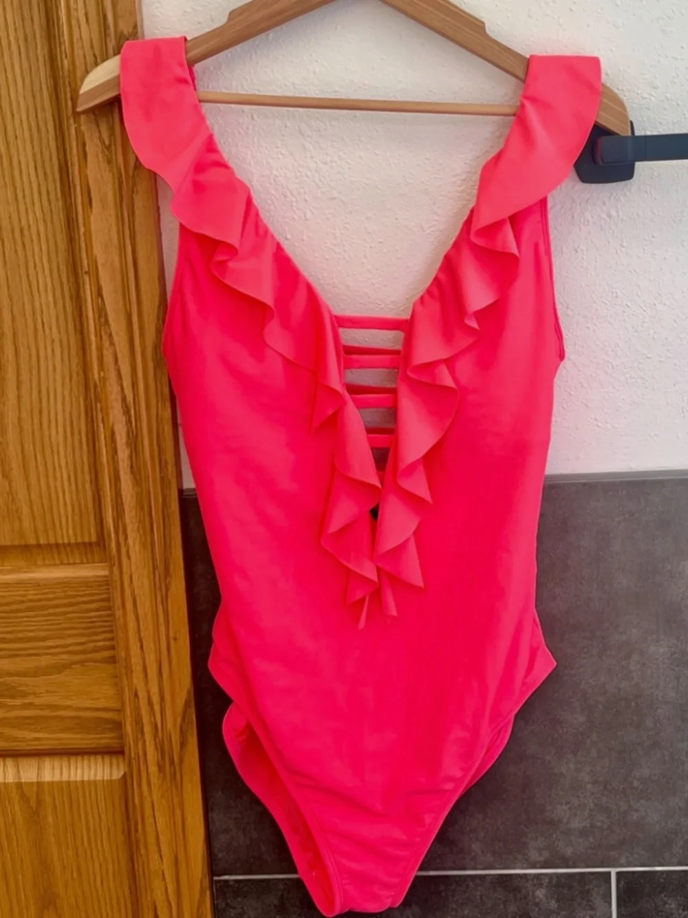Lilly Pulitzer Carmen Strappy Ruffle One-Piece Swimsuit Coral Pink Size 12 - Picture 5 of 13